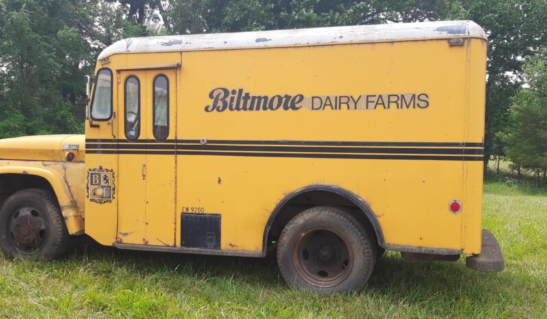 
								1965 Chevy c60 Milk Truck full									