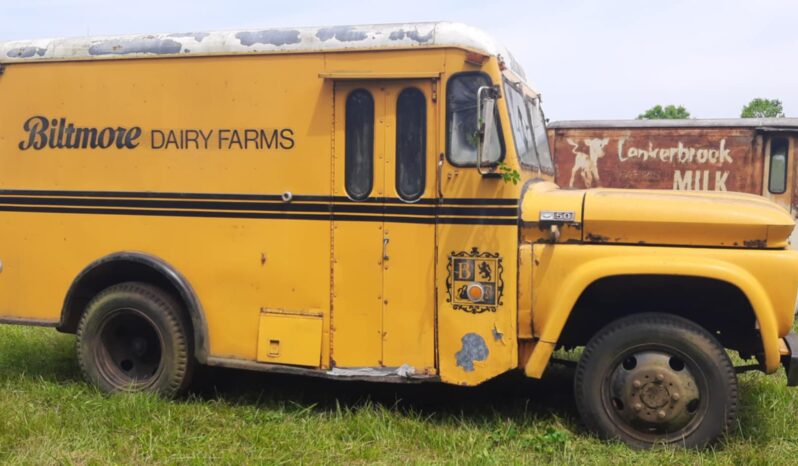 
								1965 Chevy c60 Milk Truck full									