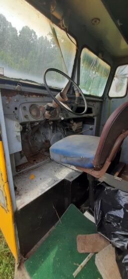 
										1965 Chevy c60 Milk Truck full									