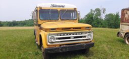 
										1965 Chevy c60 Milk Truck full									