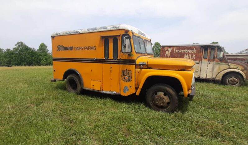 
								1965 Chevy c60 Milk Truck full									