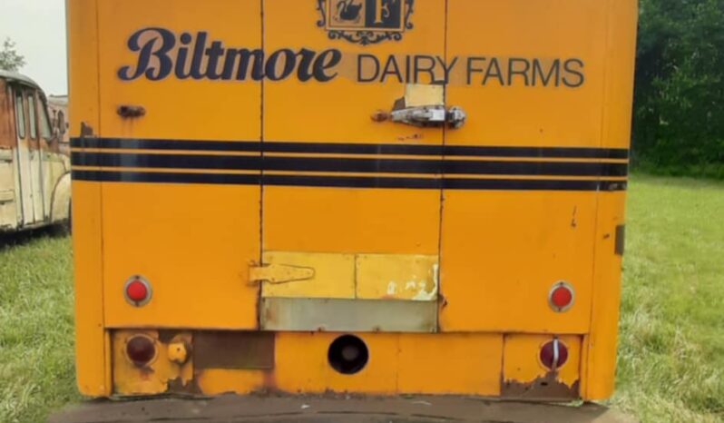 
								1965 Chevy c60 Milk Truck full									