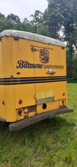 
										1965 Chevy c60 Milk Truck full									