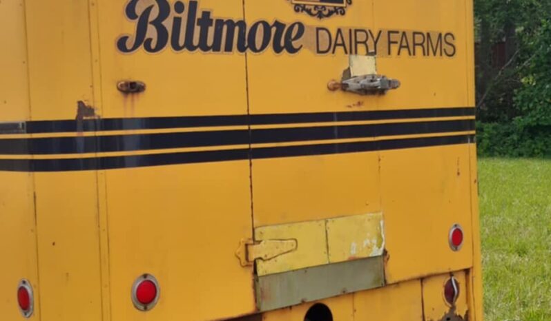 
								1965 Chevy c60 Milk Truck full									