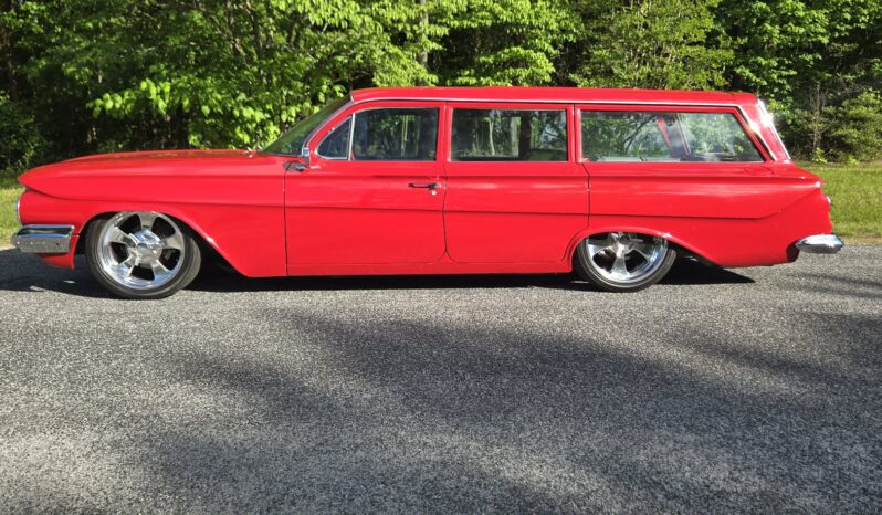 
								1961 Chevrolet Parkwood full									