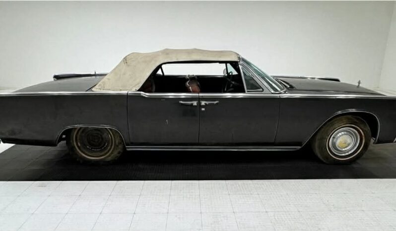 
								1961 Lincoln Continental full									
